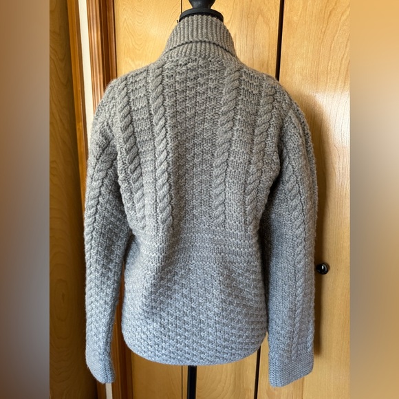 J. Crew Women’s Chunky Cabled Gray 100% Wool Button-Up Cardigan. - Picture 6 of 13